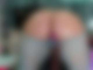 -R-A-R-E-'s Live Sex Cam Show