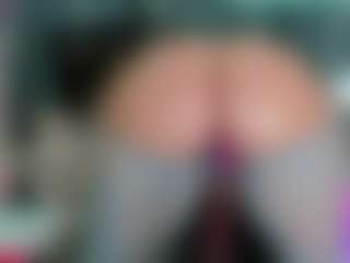 -R-A-R-E-'s Live Sex Cam Show