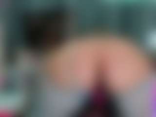 -R-A-R-E-'s Live Sex Cam Show