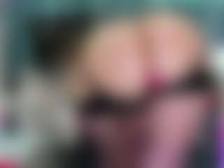 Live cam show with -R-A-R-E- - Blonde Hair MILF on Cam Slut