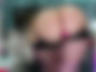 Live cam show with -R-A-R-E- - Control on liverealitysex.com
