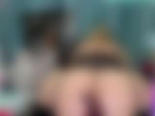 -R-A-R-E-'s Live Sex Cam Show