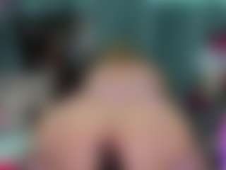-R-A-R-E-'s Live Sex Cam Show