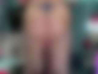 Live cam show with -R-A-R-E- - Public MILF on Camiplay Live