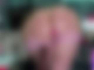 Live cam show with -R-A-R-E- - Underwear on fuklive.com