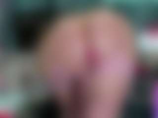 -R-A-R-E-'s Live Sex Cam Show
