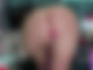 Live cam show with -R-A-R-E- - Oil on Camsoda