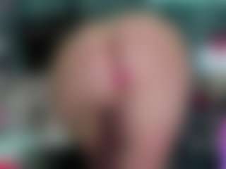 -R-A-R-E-'s Live Sex Cam Show