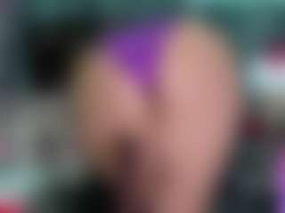 -R-A-R-E-'s Live Sex Cam Show
