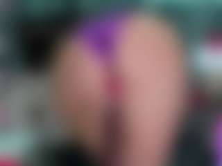 -R-A-R-E-'s Live Sex Cam Show