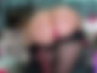 -R-A-R-E-'s Live Sex Cam Show