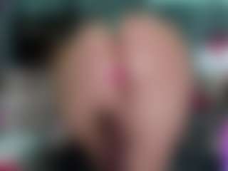 -R-A-R-E-'s Live Sex Cam Show
