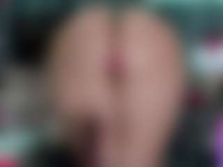 -R-A-R-E- MILF webcam performer live streaming