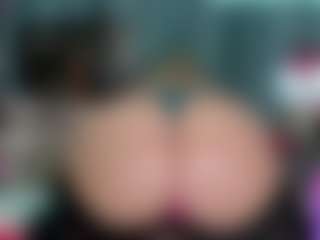 -R-A-R-E-'s Live Sex Cam Show