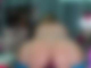 -R-A-R-E- MILF webcam performer live streaming