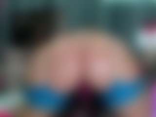 Live cam show with -R-A-R-E- - Queen on Camsoda