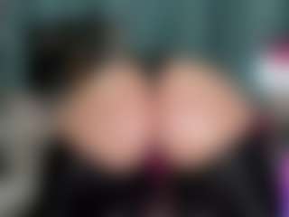 -R-A-R-E-'s Live Sex Cam Show