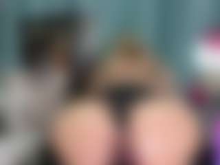 -R-A-R-E- MILF webcam performer live streaming