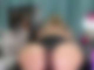 -R-A-R-E-'s Live Sex Cam Show