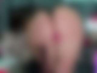 -R-A-R-E-'s Live Sex Cam Show