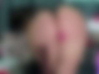 Live cam show with -R-A-R-E- - Butt Plug on Cam Slut