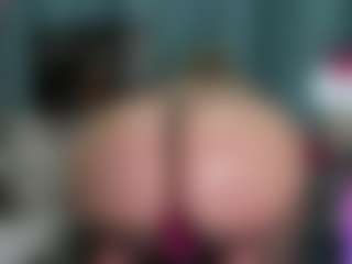 -R-A-R-E- MILF webcam performer live streaming
