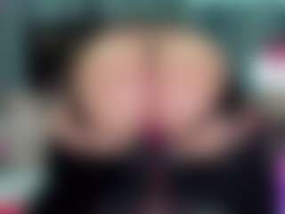 -R-A-R-E-'s Live Sex Cam Show