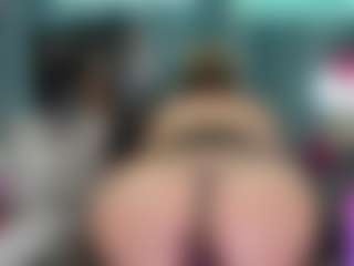 -R-A-R-E-'s Live Sex Cam Show