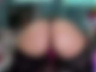 -R-A-R-E-'s Live Sex Cam Show