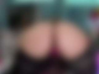 -R-A-R-E-'s Live Sex Cam Show