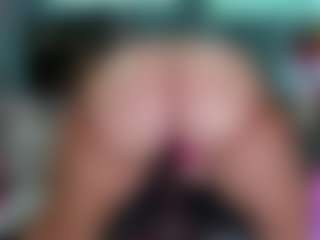 -R-A-R-E-'s Live Sex Cam Show