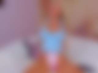 Live cam show with AwwElla - Striptease on mypornchat.com