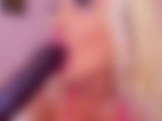 Live cam show with AwwElla - Tattoos on Milf Play