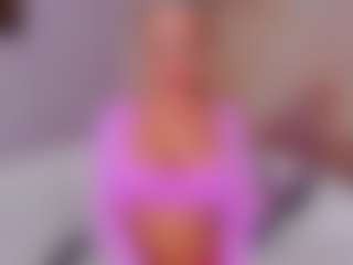 Live cam show with AwwElla - Shaved Pussy on Dolls Live