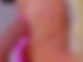 Live cam show with AwwElla - Delicious on Dolls Live