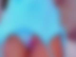 Live cam show with AwwElla - Petite on StripNow | romania