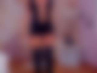 Live cam show with AwwElla - Striptease on Camiplay Live