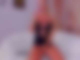 Live cam show with AwwElla - Striptease on livesuperchat.net
