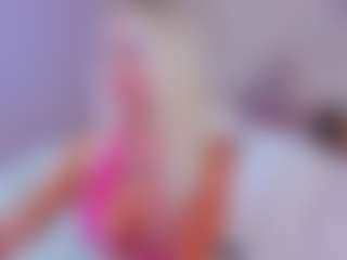 Live cam show with AwwElla - Flashing on Gym Cam Girls