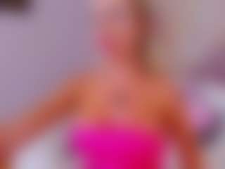Live cam show with AwwElla - Tease on Soda Cam