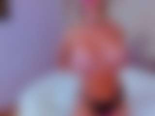 Live cam show with AwwElla - Lovense Petite on SinfulBabes