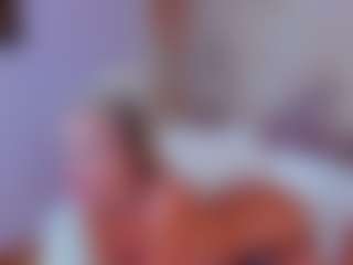 Live cam show with AwwElla - Strip on madthumbs