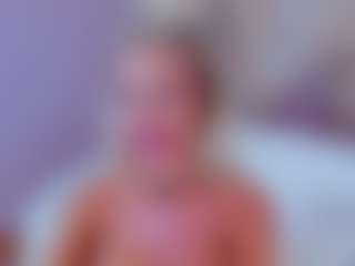 Live cam show with AwwElla - Amateur on Uber Horny