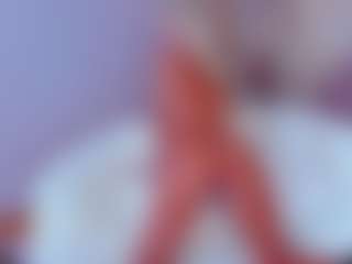 Live cam show with AwwElla - Tease on AdultVida.com