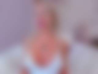Live cam show with AwwElla - Petite Young Adult on Uber Horny