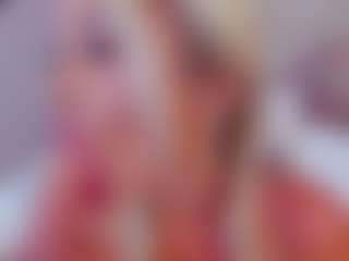Live cam show with AwwElla - Flashing on Camsoda