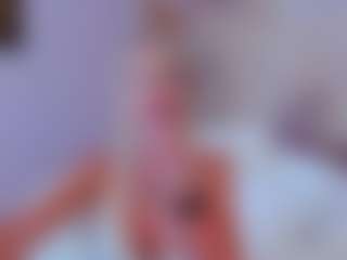 Live cam show with AwwElla - Bedroom on CamClone