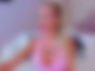Live cam show with AwwElla - Squirt on fapnchat