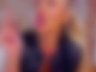 Live cam show with AwwElla - Squirt on Ass Tok