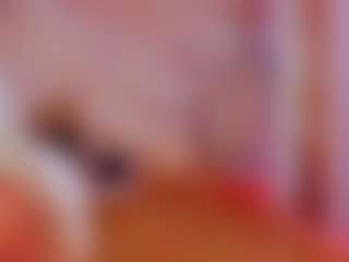 Live cam show with AwwElla - Skinny on Camsoda